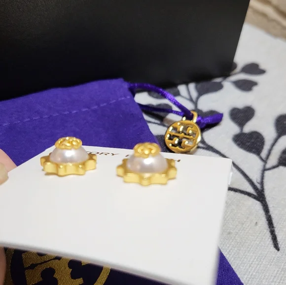 *** SOLD *** Tory Burch Sunflowers Pearl & Gold Logo Stud Earrings - Picture 8 of 11